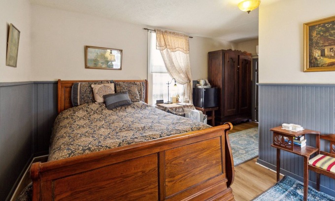 Glasgow Cottage | NEW LISTING! Carroll Cottage by Main Street Bed & Breakfast