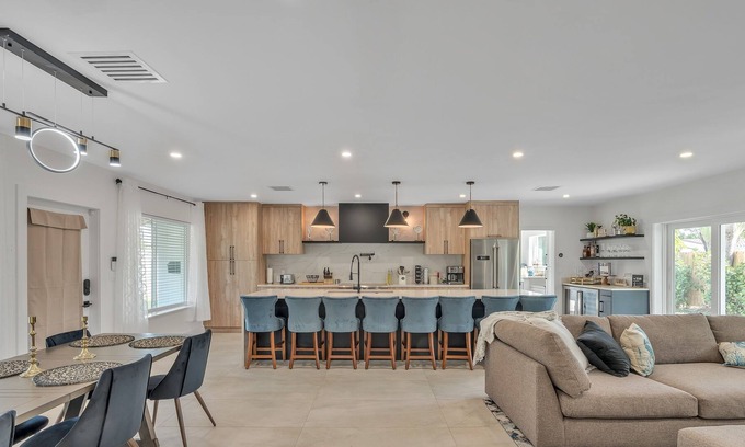 Central Corals House | NEW LISTING! Casa Cervo - Stunning Home in great location - walkable to restaurants, shopping, and the beach! by RedAwning