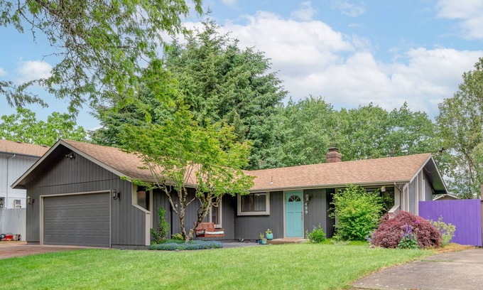 Harlow House | New Listing! Close to Autzen, downtown, U of O! Great for families, pet friendly