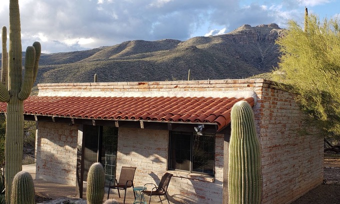 The Elin Ranch House | New listing! Cozy casita with breathtaking views of Mt Lemmon