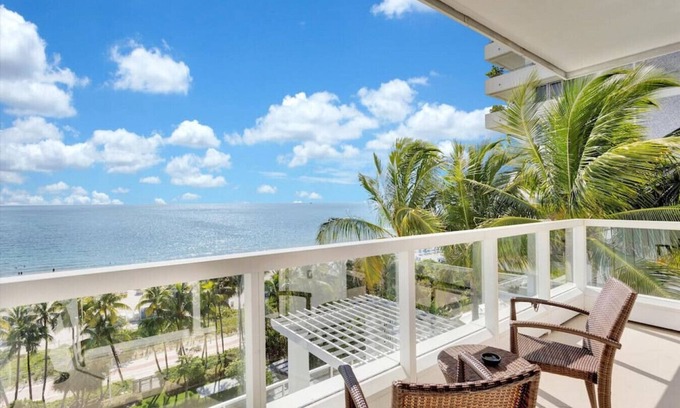 Bayshore Condo | New Listing - Gorgeous Fontainebleau Sorrento 1BR