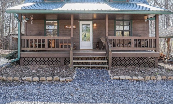Morganton Cabin | New listing! Hot tub. Game room. Pet friendly. Close to downtown Blue Ridge.