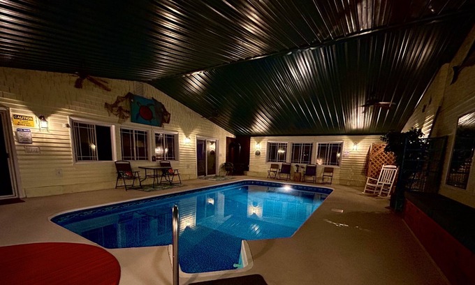 Warrensburg House | NEW Listing! INDOOR Pool~Spacious home~Ski Oasis~Minutes to Lake George Beach