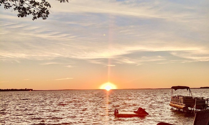 Prudenville House | New Listing! Lake front cottage with 100' of private sandy beach
