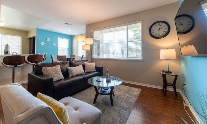 Valencia Apartment | NEW LISTING! Luxury Suite, FAST Wifi, King Bed, Pool and Spa** by RedAwning