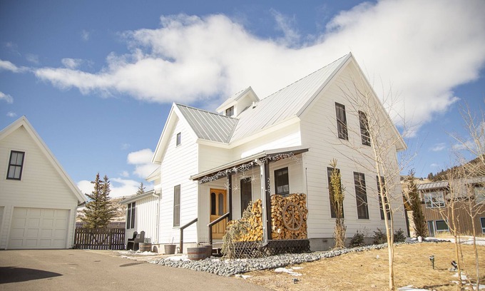 Creede House | New Listing! Luxury Victorian-Style Home-Gourmet Kitchen-Amazing Views-AC
