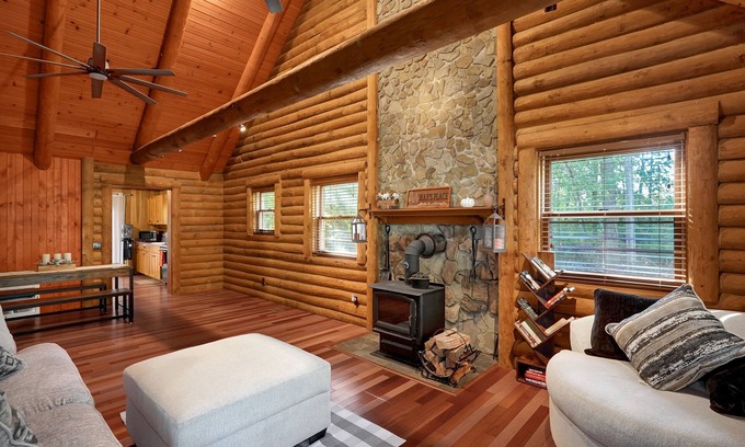 Lancaster Cabin | NEW LISTING! Mae's Place (2-Bedroom Cabin) - Pets Allowed by RedAwning