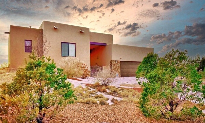 Santa Fe House | NEW LISTING: Modern Adobe styled sanctuary 10 minutes from downtown Santa Fe