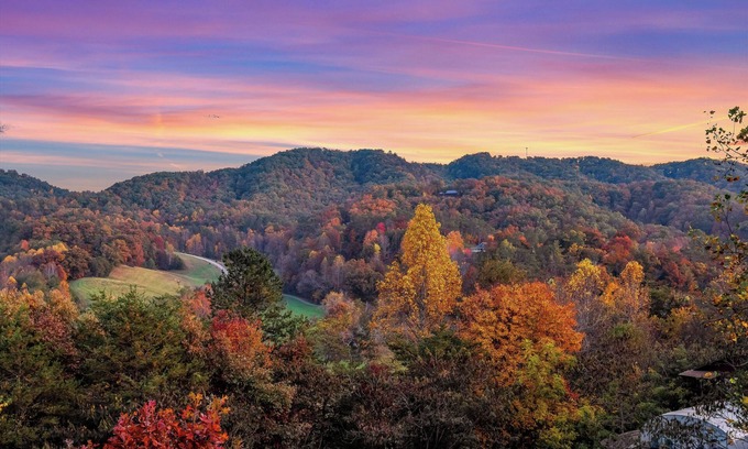 Sevierville Cabin | New Listing, Mountain View, Private Pool, Hot Tub & Game Room!