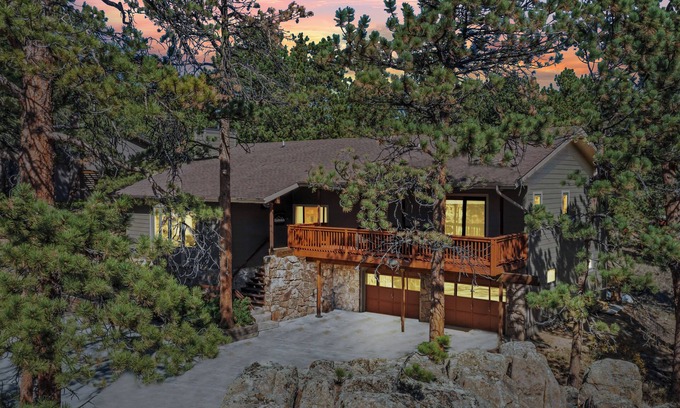 Estes Park House | New Listing! Mountain Forest Scenic Home - Hot Tub