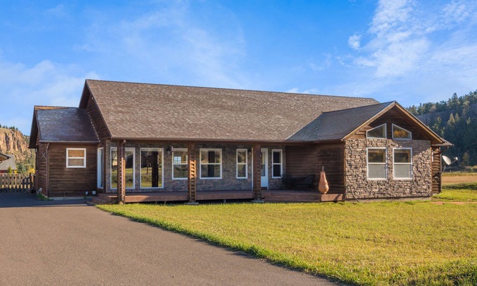 South Fork House | New Listing! Mountain Retreat/Pet-Friendly/Large Fenced Yard/Garage/PingPong