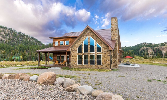 South Fork House | New Listing! Newly Constructed Mtn Cabin, EV Charger, Hot Tub, Garage