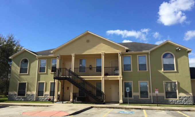 Spring Branch Central Condo | New Listing! Newly furnished condo, I-10 West/Beltway 8, 4 bedrm 2 bath, 77080