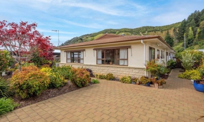 Nelson House | New listing. Newly refurbished. Dates available in January. Quiet, central