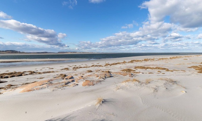 Prides Crossing House | NEW LISTING ON BEACH Private Coffin's Beach sleeps 14 - La Casa de la Playa
