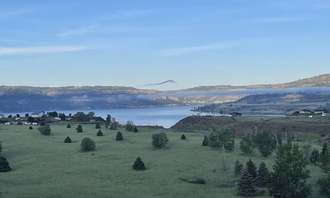 Davenport Apartment | New listing Over Looking Lake Roosevelt, just minuets from getting in the water