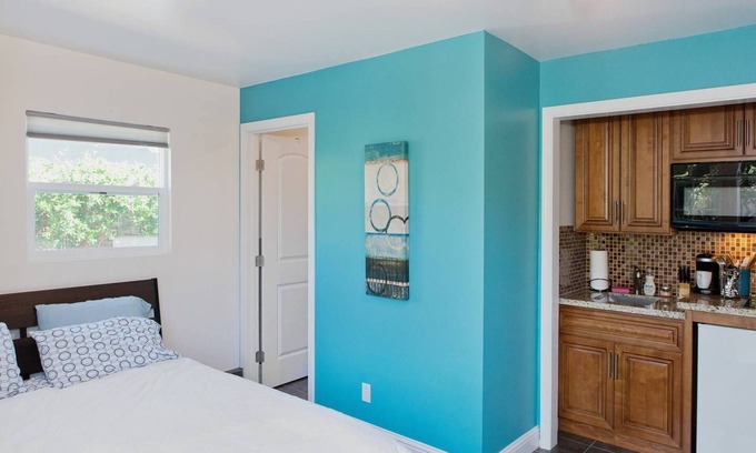 Castro Valley Apartment | ★ ☆ NEW LISTING Private inlaw studio by Lake Chabot (40 min to SF)