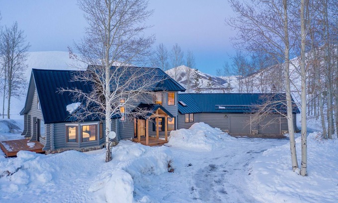 Hailey House | NEW LISTING! Rustic Mountain Getaway with NEW Hot Tub