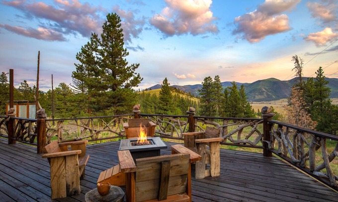 Creede House | New Listing! Secluded Mountain Retreat - Hot Tub - 15 Mins to Creede