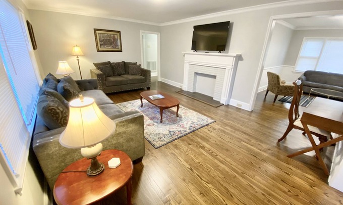 Beverly Woods House | New Listing! Southpark Charlotte Queen City Home! Great location!