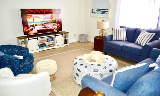Bonita Springs House | NEW LISTING! Spacious 2-bed coastal home in Bonita Beach - 5 min from Beach!