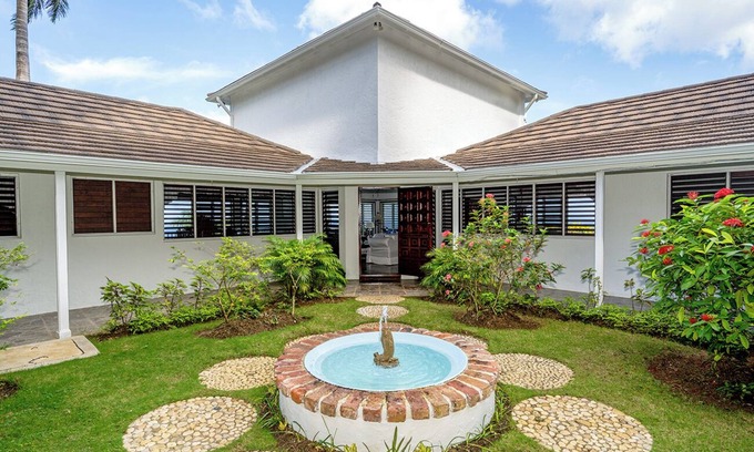 Montego Bay Villa | New Listing! Staffed Private Villa/Majestic Ocean View/Pool/10 min Beach/WiFi