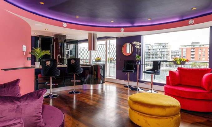 Grand Canal Dock Apartment | New Listing, Stunning Newly Renovated Waterfront Apartment
