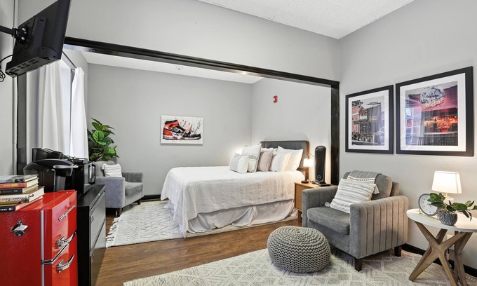 Athens Apartment | New Listing! The 483 Suite - Walk to Stadium!
