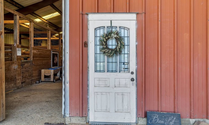 Tyler Cabin | NEW LISTING! The Barn Loft (1-Bedroom Cabin) by RedAwning