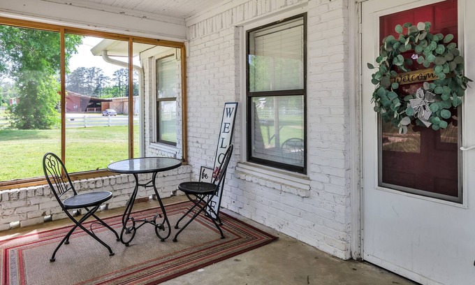Tyler Cabin | NEW LISTING! The Cottage (1-Bedroom Cabin) by RedAwning