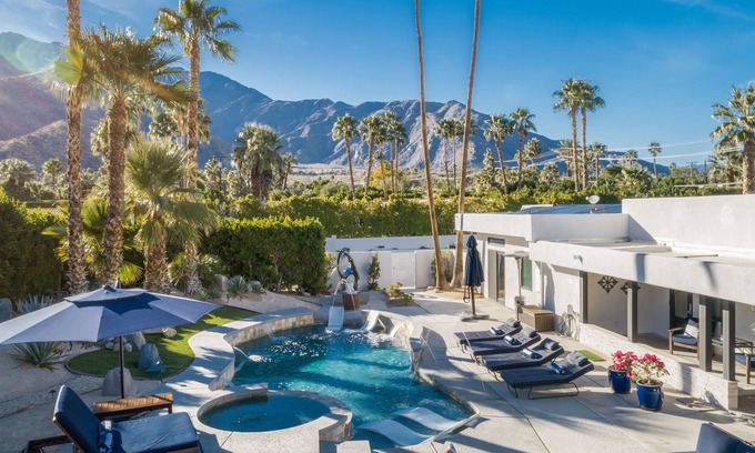 Little Tuscany House | New Listing THE ESTATE- 5★ PRIVATE LUXE LOCATION - Walk to everything!