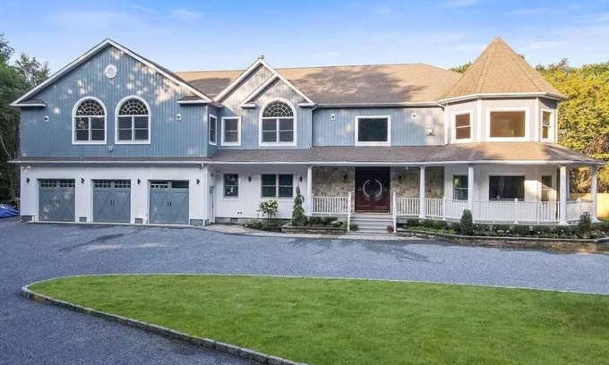 Bay Shore House | NEW LISTING! The President Mansion Luxurious 7BR Family Retreat by RedAwning