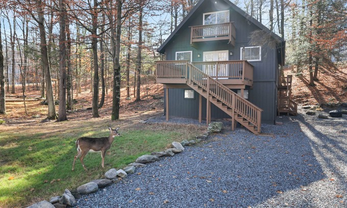 Wallenpaupauk Lake Estates House | New Listing! The Spot Lake Wallenpaupack-WLE