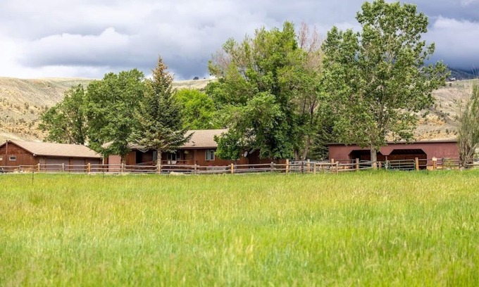Cody House | New listing - Three bedroom home between Cody and the East Gate to Yellowstone