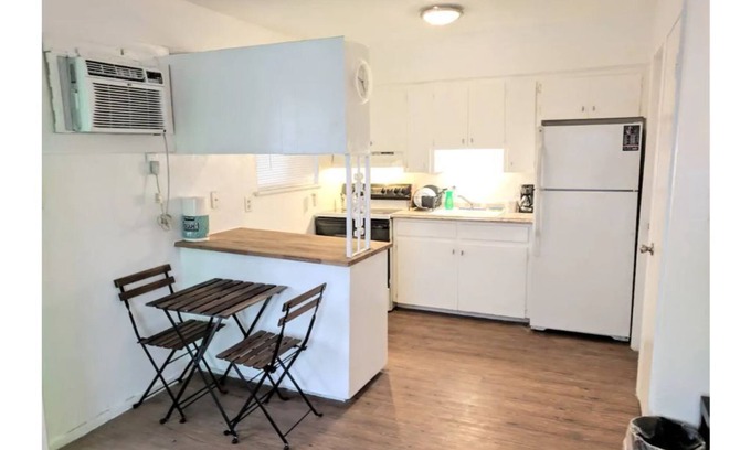 Johnston Terrace Apartment | New Listing! Thrifty & functional studio near airport/downtown