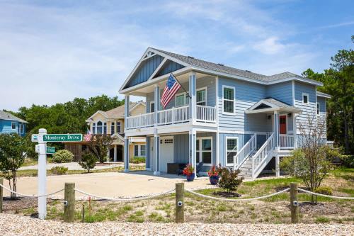 Monteray Shores House | New Listing Updated Beach Cottage&Community Perks