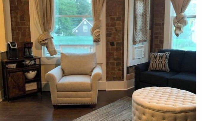 Bloomington Apartment | New Listing! Updated lovely one bedroom apartment!n
