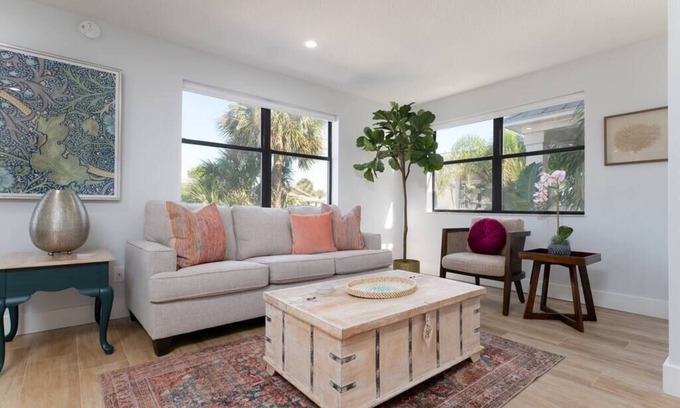 Jacksonville Beach Apartment | New listing | Steps to the ocean | pet friendly