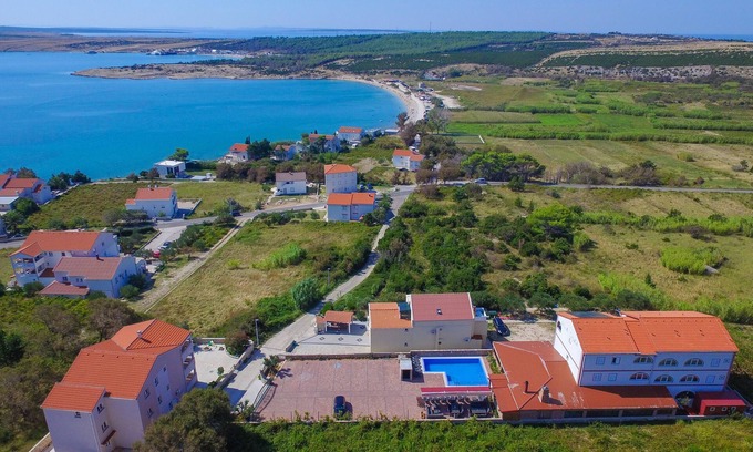 Caska Apartment | NEW LISTING! Vila Caska -ap4 - for 4 people- Zrce beach, pool, wifi, A/C