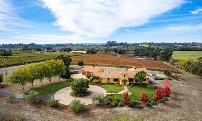 Santa Rosa House | * NEW Listing * Villa Valentina: 3.5 Acre Tuscan Estate