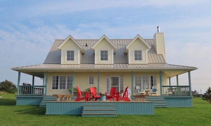 Princetown Cottage | NEW LISTING!- Waterfront Cottage, Only 5 Minute Drive To Beach