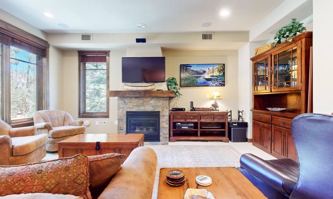 Woodwinds Condo | NEW LISTING! Woodwinds #1303 (4-Bedroom Condo) - Pets Allowed by RedAwning