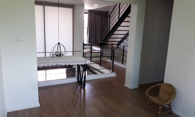 Ban Waen House | New loft modern home, the 3 storey 2 bedroom 3.5 bathroom with balcony & kitchen