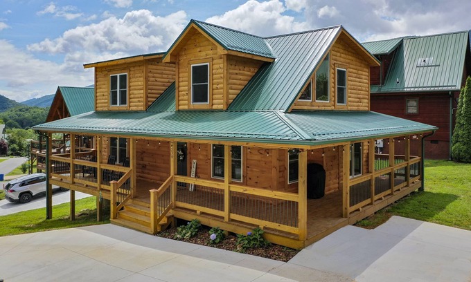 Maggie Valley Cabin | New Log Cabin in the Valley, Elk Experience, Year Round Access