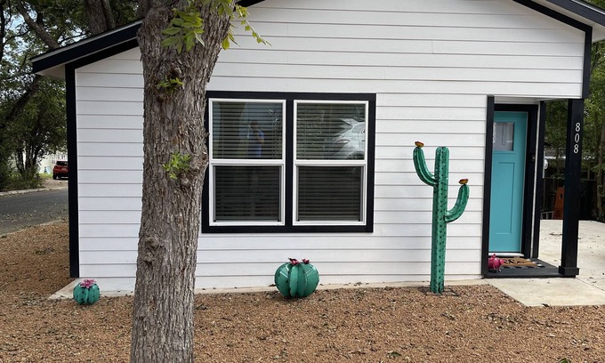 Lockhart House | New Lovely Lockhart Home with a Lawn