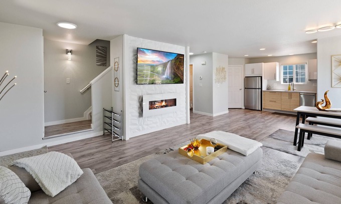Greeley Condo | New!! Lux Poolside Oasis - 2 bd / 3 ba Condo - Close to Everything!