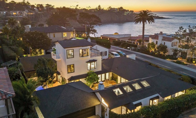 La Jolla Shores House | New Luxe Remodel,Walk to Beach, Ocean Views, Spa