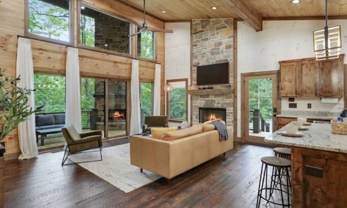 Foxfire Estates Cabin | New Luxe Treetop Cabin Hot tub Near DT