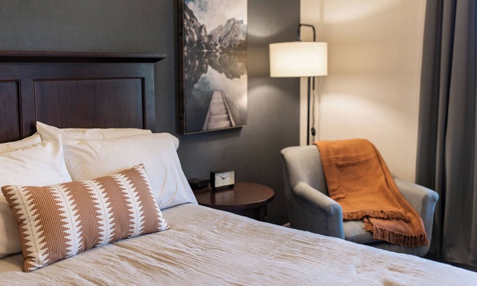 Erie Apartment | NEW Luxurious Centrally Located Getaway Suite