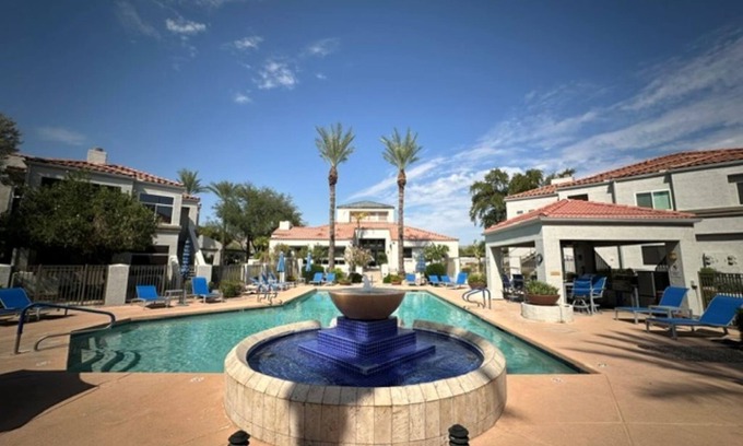 Spanish View Condo | New Luxurious Condo 2BD/2BA w/Pool, Gym, and Suana